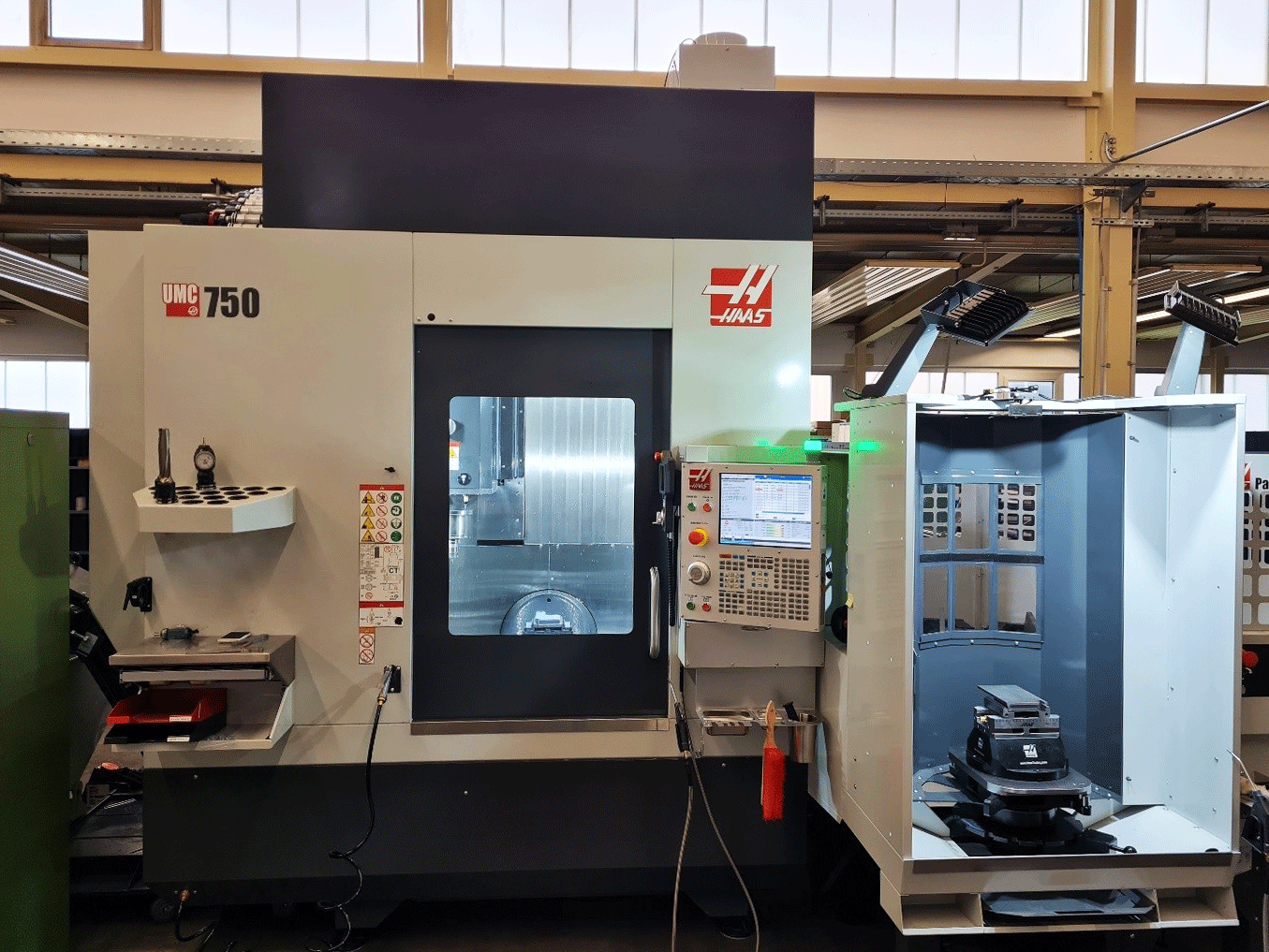 Neue HAAS-Fräsmaschine bei HPS Hydropneu